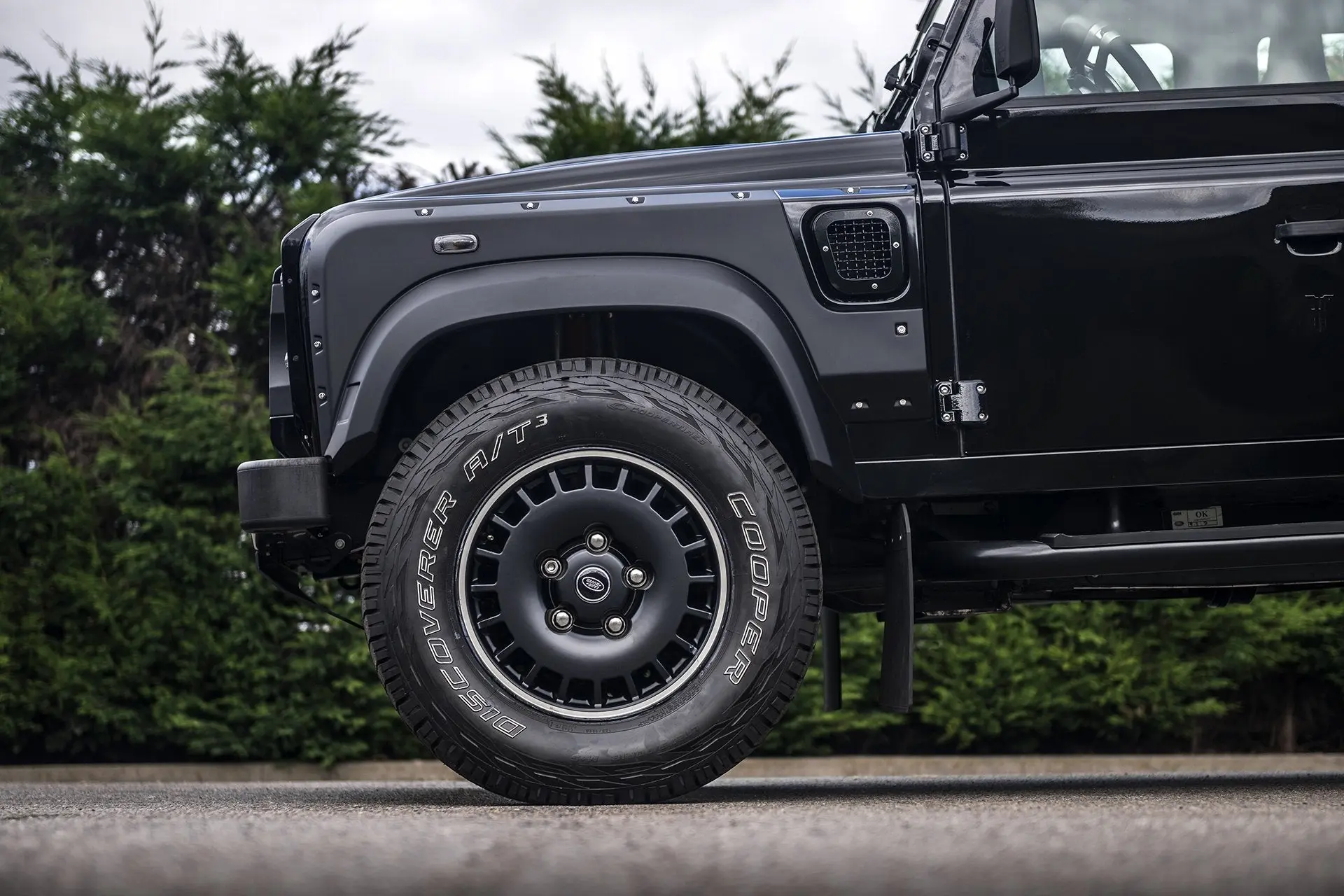 Land Rover Defender (1991-2016) Alloy Wheels - Huntsman 1945 Retro Classic - Image 14