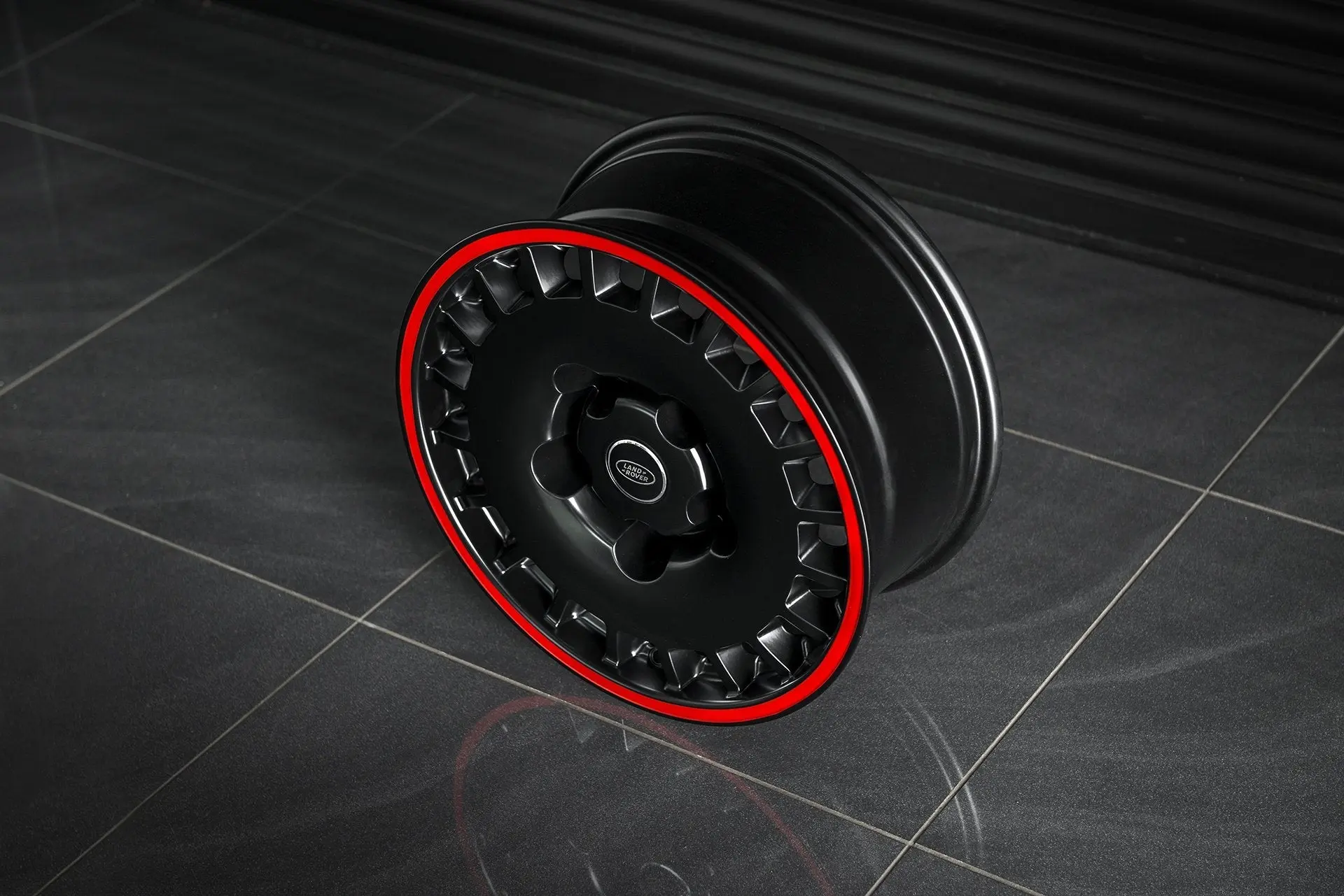 Land Rover Defender (1991-2016) Alloy Wheels - Huntsman 1945 Retro Classic - Image 3