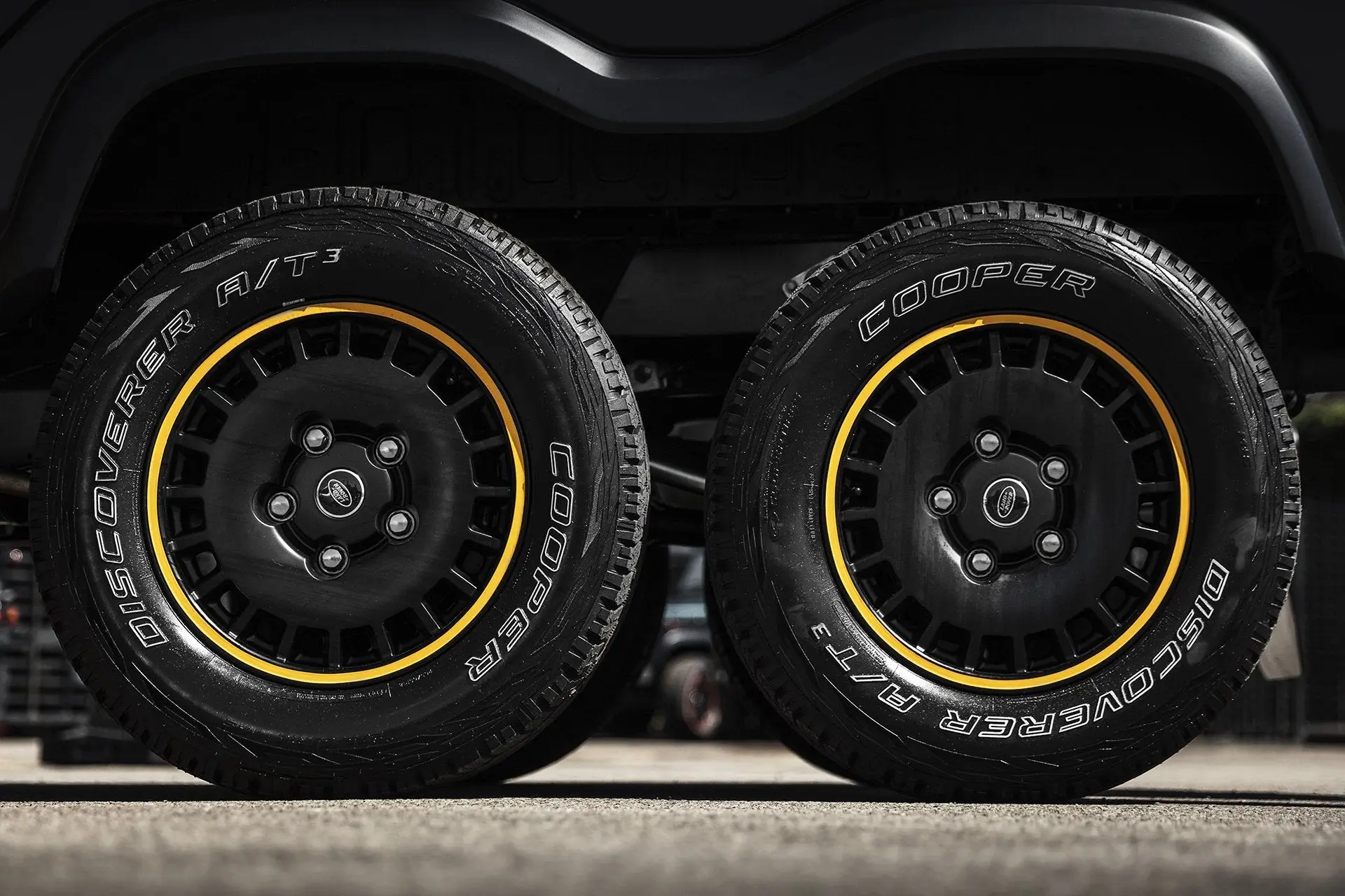 Land Rover Defender (1991-2016) Alloy Wheels - Huntsman 1945 Retro Classic - Image 9