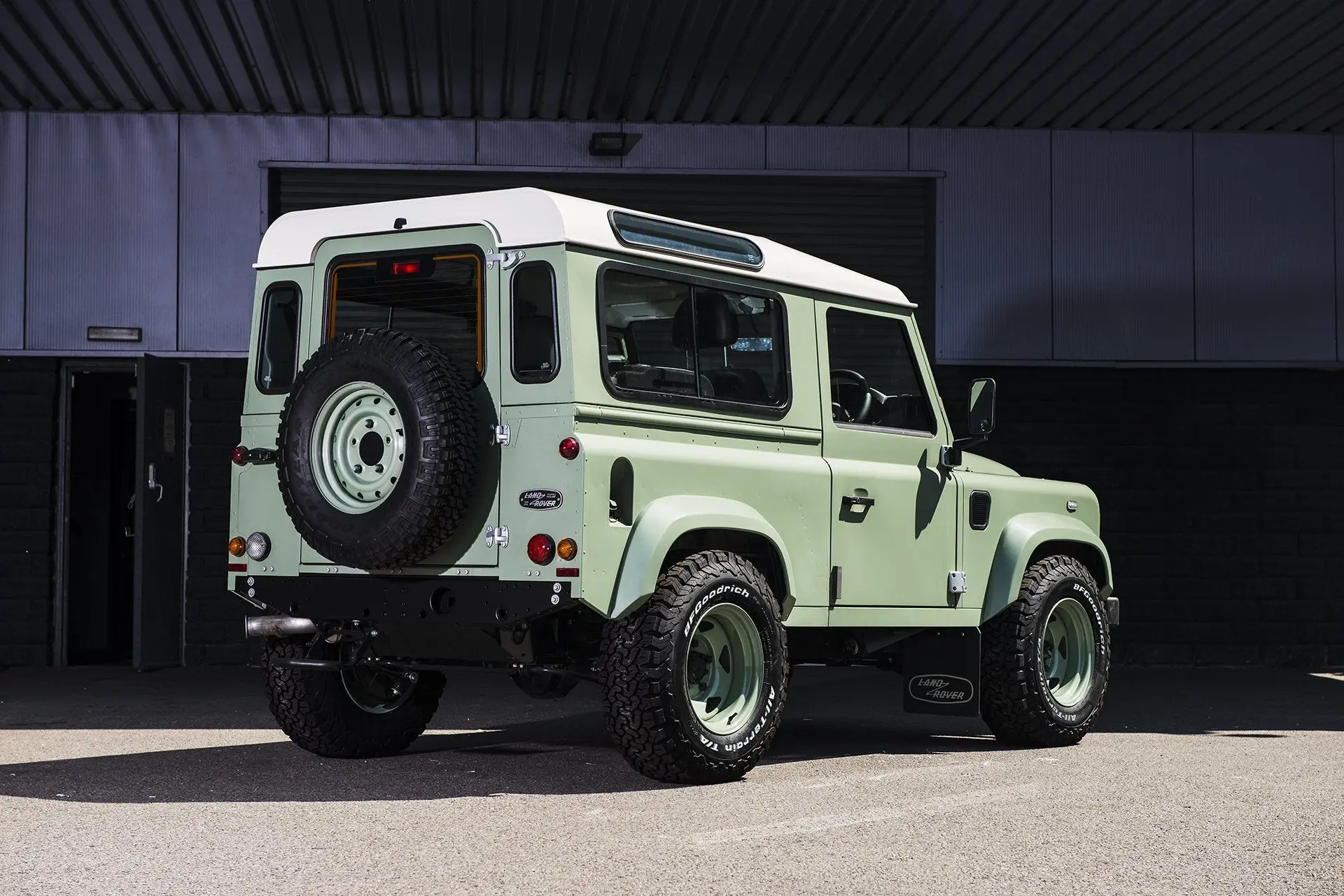 Land Rover Defender (1991-2016) Steel Wheels - 1947 Heritage - Image 10