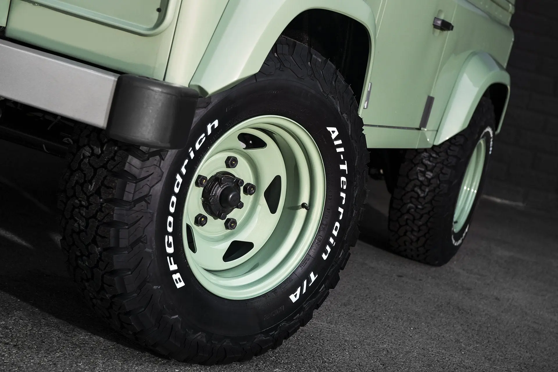 Land Rover Defender (1991-2016) Steel Wheels - 1947 Heritage - Image 12