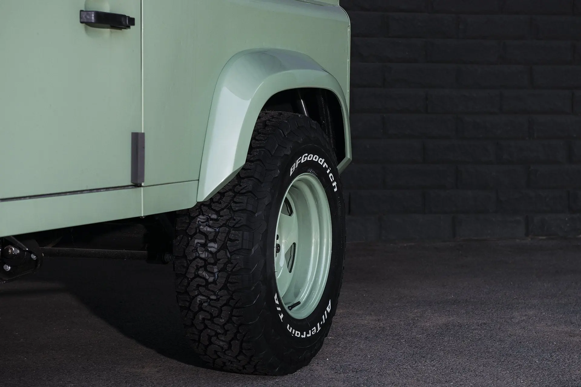 Land Rover Defender (1991-2016) Steel Wheels - 1947 Heritage - Image 6
