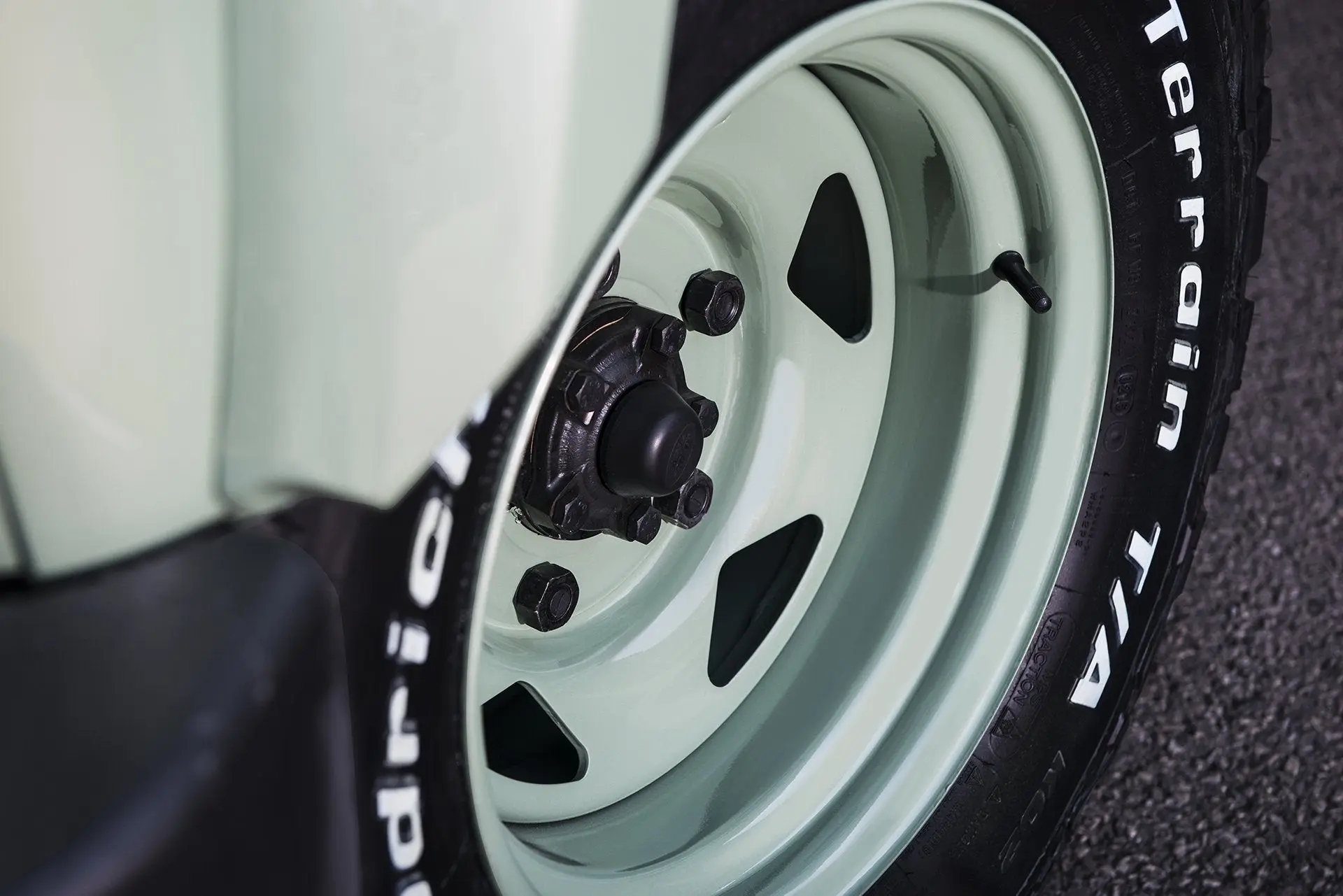 Land Rover Defender (1991-2016) Steel Wheels - 1947 Heritage - Image 7