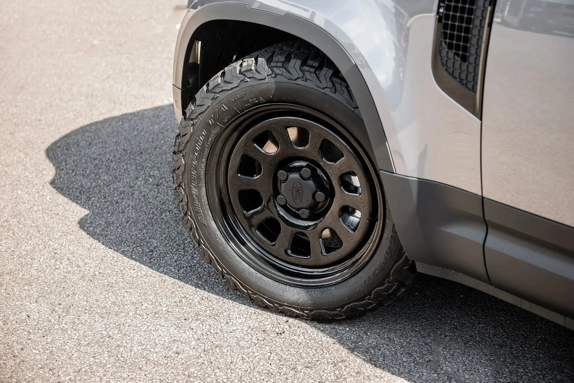 Land Rover Defender (2020 Onwards) Steel Wheels - Overland - Image 12