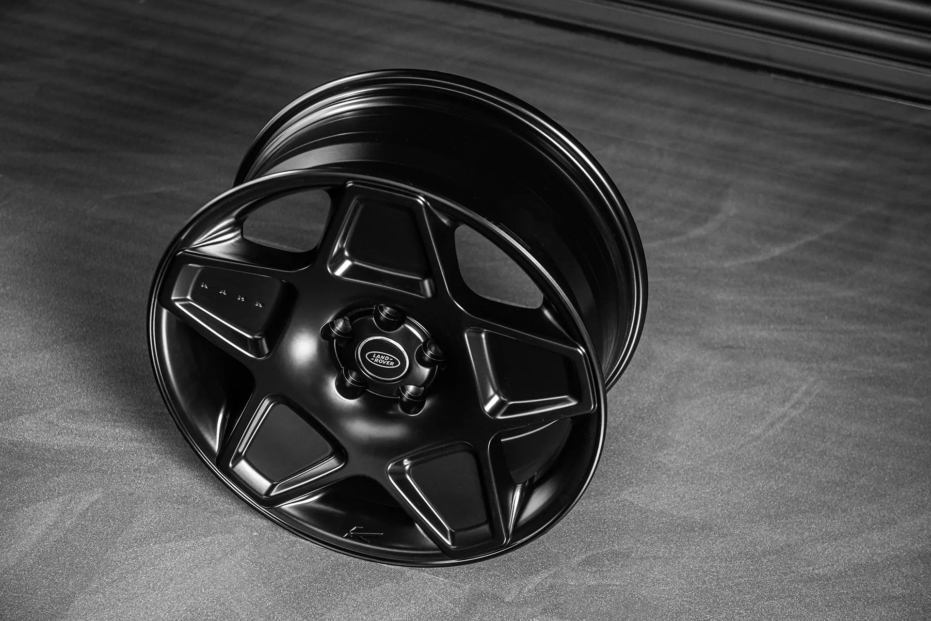 Land Rover Defender (2020 Onwards) RS-Forged Alloy Wheels - Mondial Retro Light - Image 15