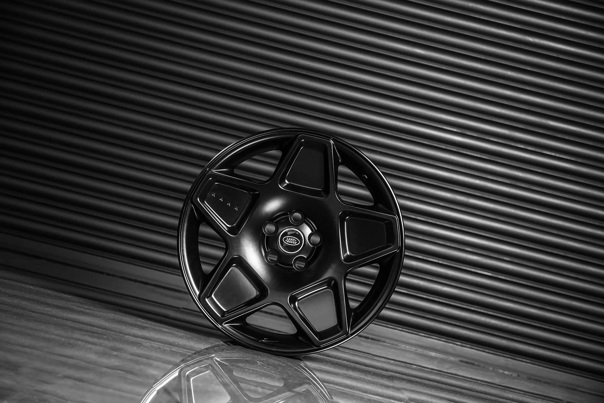 Land Rover Defender (2020 Onwards) RS-Forged Alloy Wheels - Mondial Retro Light - Image 16