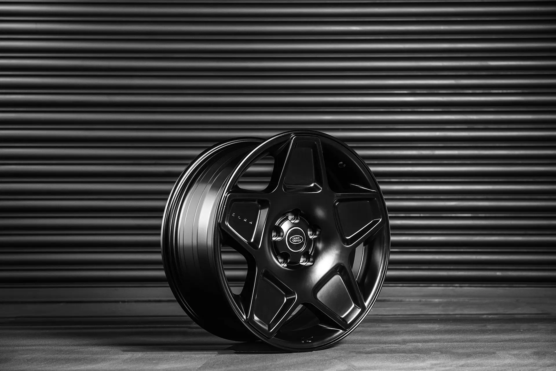 Land Rover Defender (2020 Onwards) RS-Forged Alloy Wheels - Mondial Retro Light - Image 17