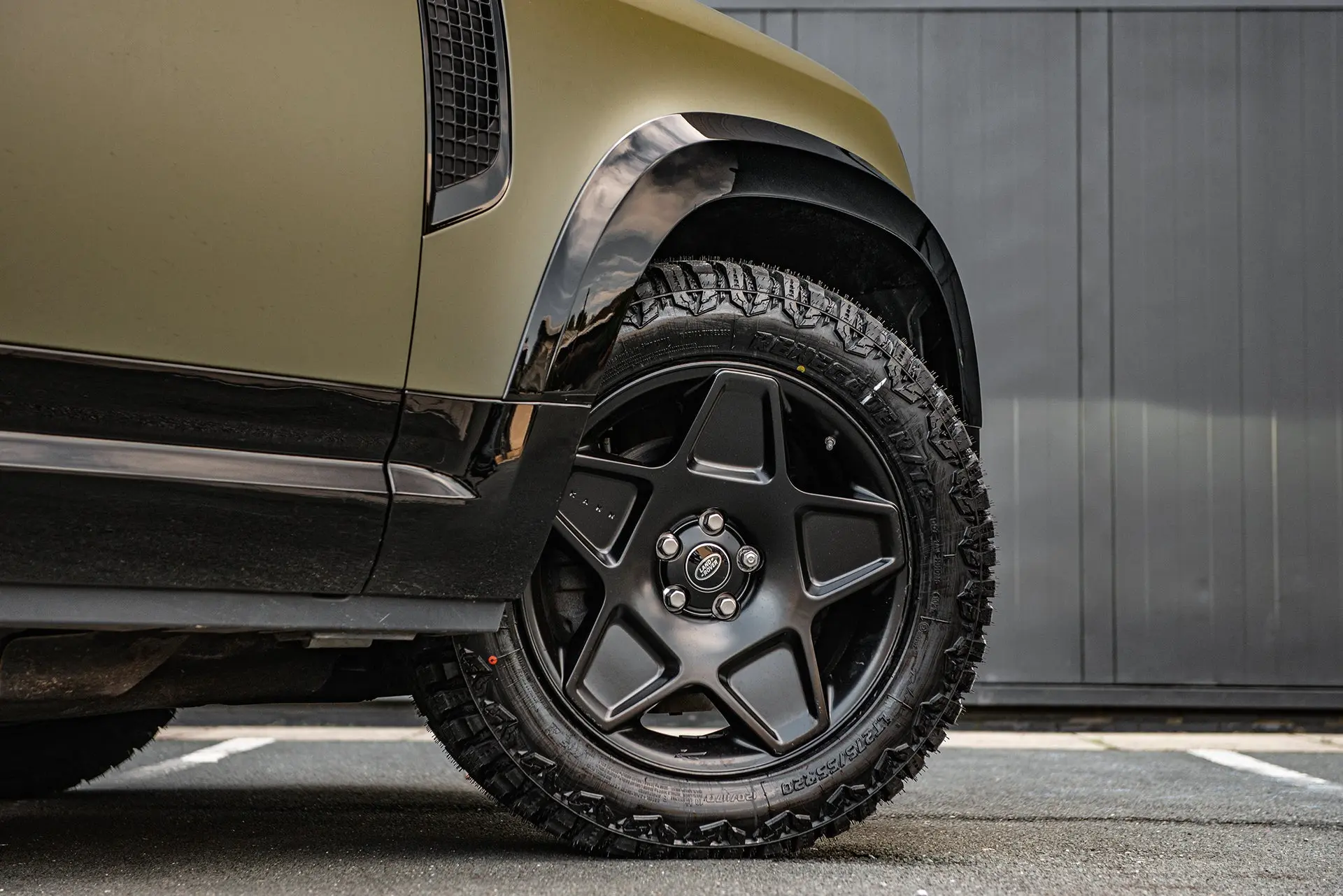 Land Rover Defender (2020 Onwards) RS-Forged Alloy Wheels - Mondial Retro Light - Image 9