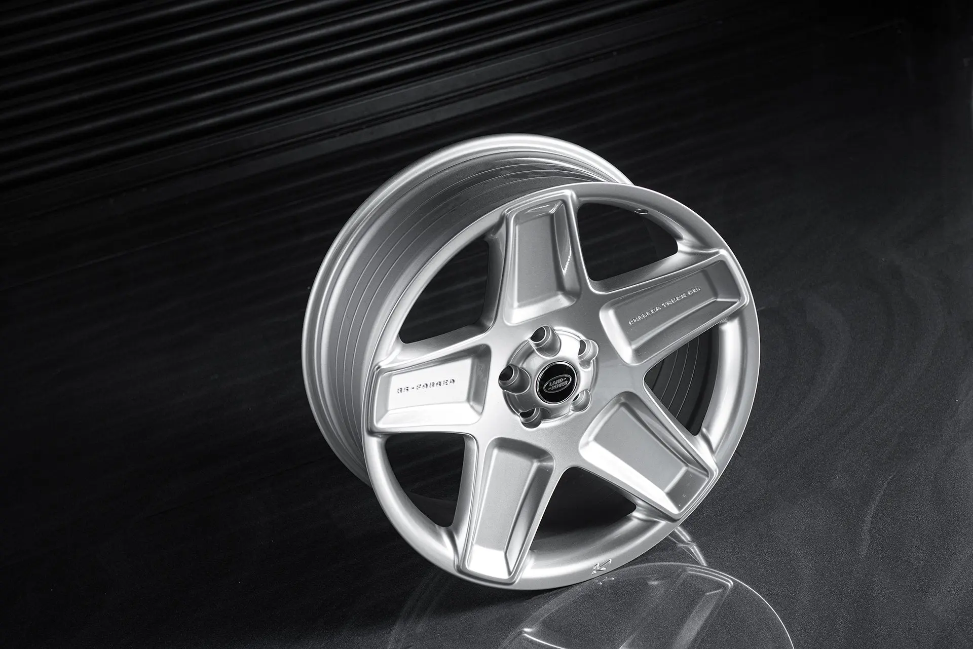 Land Rover Defender (2020 Onwards) RS-Forged Alloy Wheels - Mondial Retro - Image 8