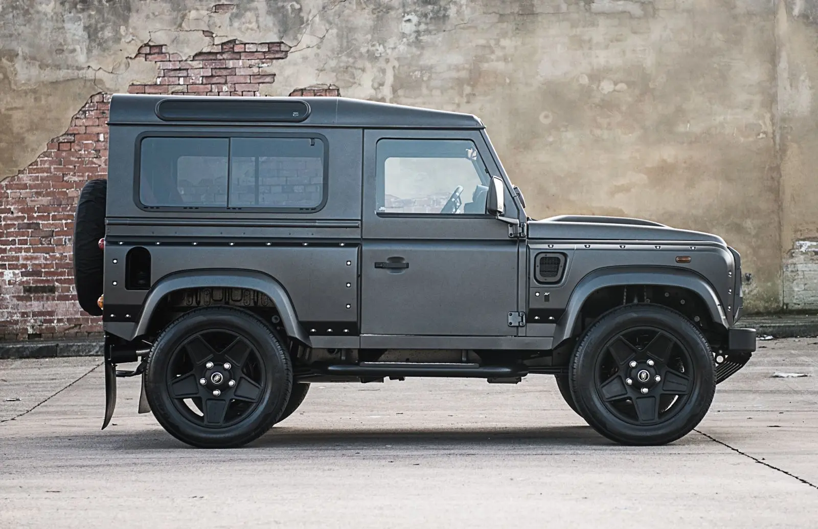 Land Rover Defender 90 (1991-2016) 50mm Suspension lift Kit | Complete with Roll Bars & Bushes - Image 3