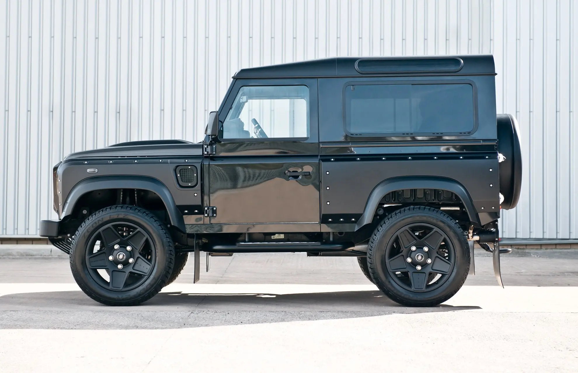 Land Rover Defender 90 (1991-2016) 50mm Suspension lift Kit | Complete with Roll Bars & Bushes - Image 4
