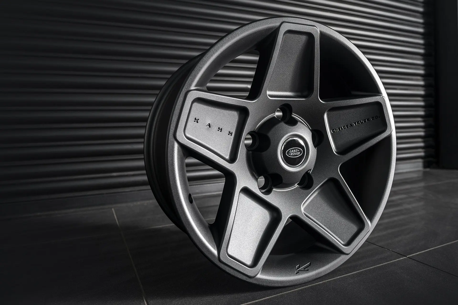 Land Rover Defender (1991-2016) RS-Forged Alloy Wheels - Mondial Retro - Image 4